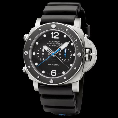 luminor submersible panerai automatic.